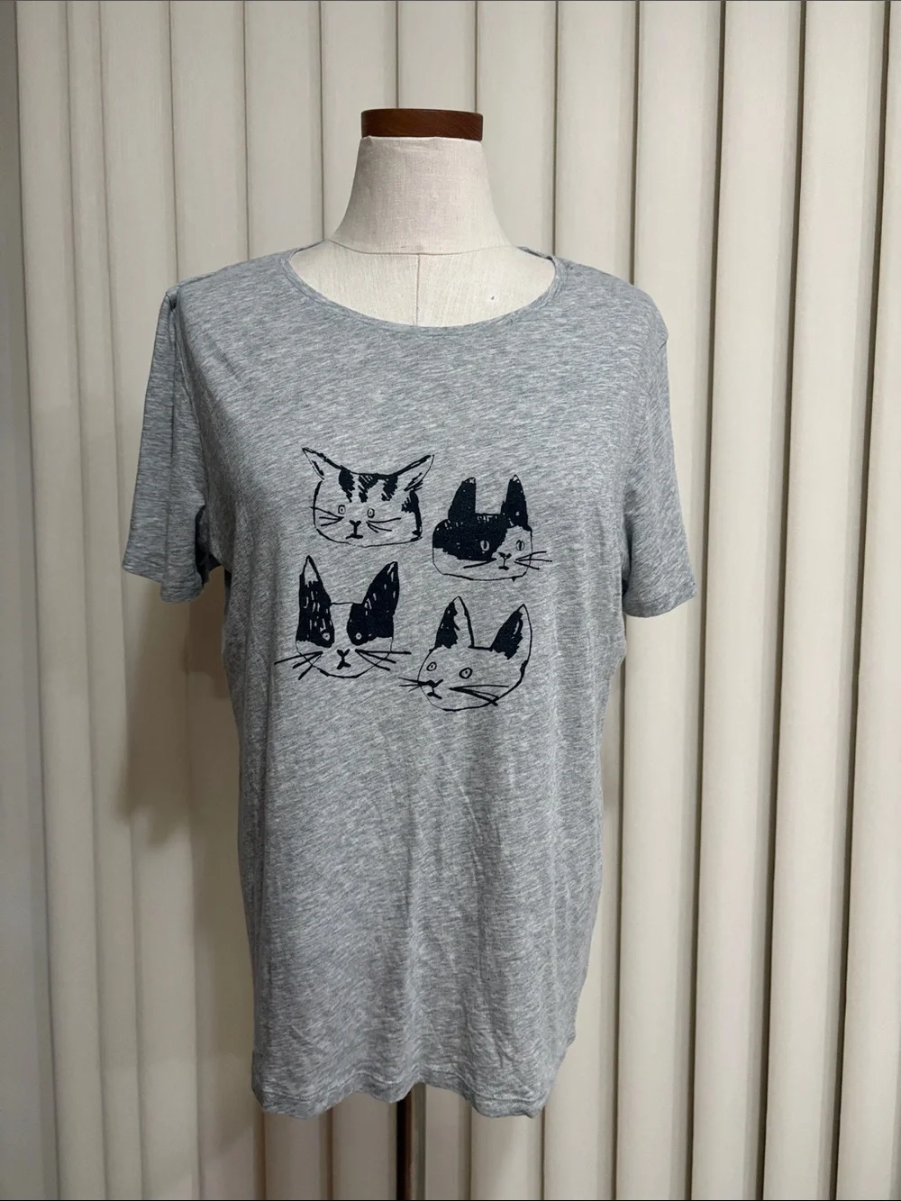 Banana Republic Grey Cat Face Graphic Tee super soft women’s Large